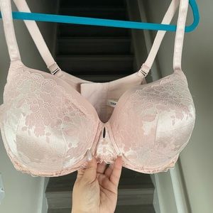 Torrid tshirt bra. Size 44F. Pink. Lace over layer.